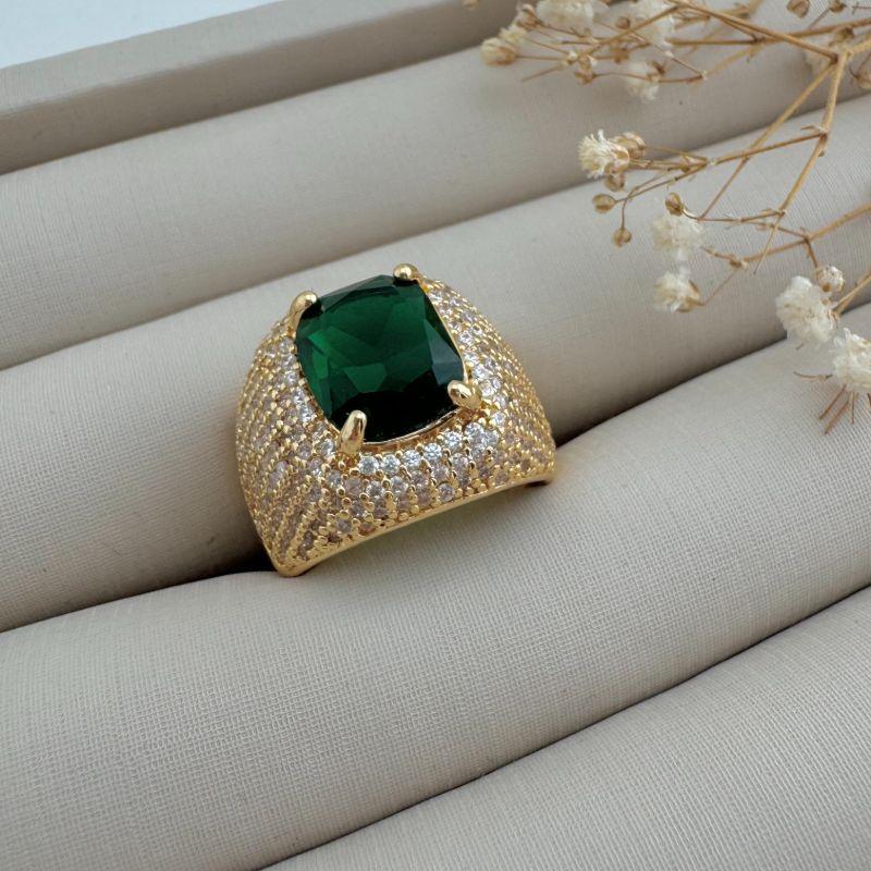 03.2417.5.O - (16) Anel de pedra retangular grande com multiplas carreiras de cravação em aro alto