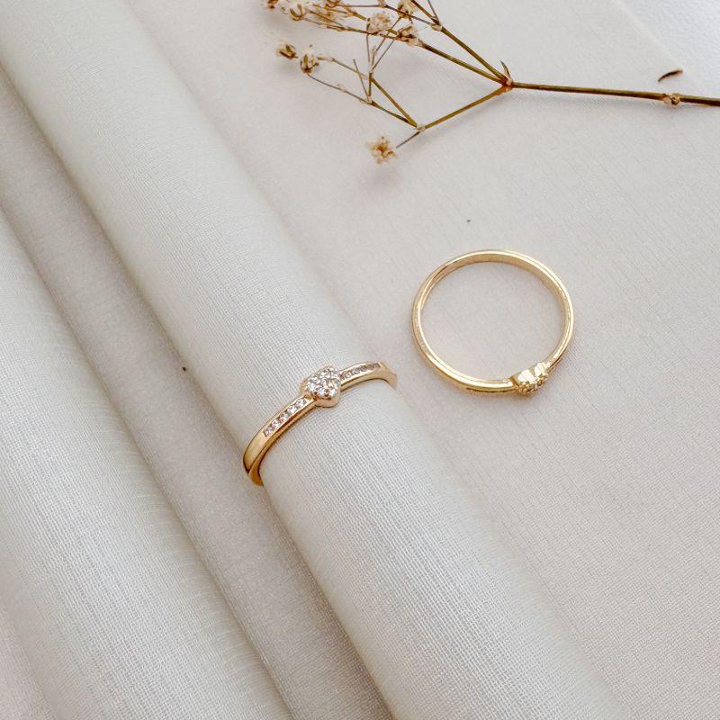 03.2421.1.O - (19) Anel de aro fino cravejado com mini coração cravejado