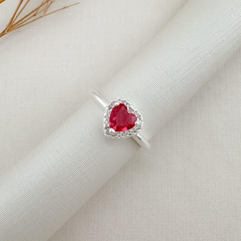 03.2426.6.S - (21) Anel solitario de pedra em coração com uma fileira de cravação em volta