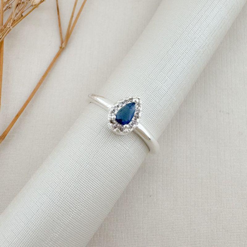 03.2449.4.S - (19) Anel solitário em gota de 9mm com uma coluna de cravação em volta