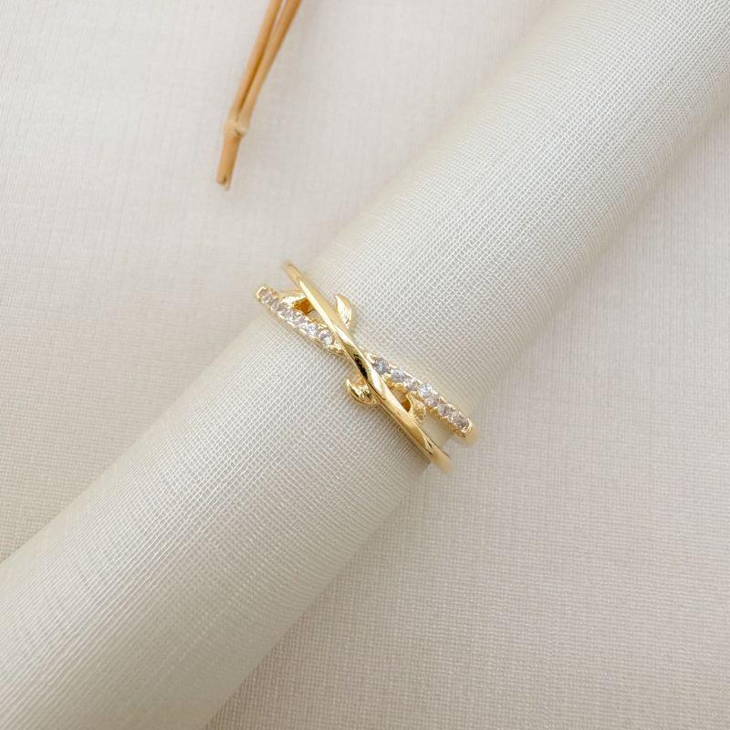 03.2450.1.O - (18) Anel de aro em nimi x com um lado liso e espinhos e outro lado cravejado