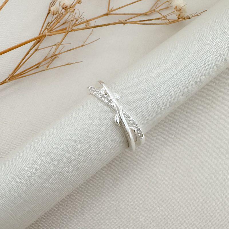 03.2450.1.S - (20) Anel de aro em nimi x com um lado liso e espinhos e outro lado cravejado