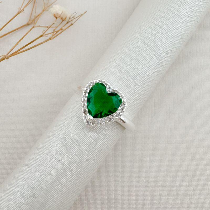 03.2452.5.S - (21) Anel solitário em coração de 11mm com uma coluna cravejada em volta