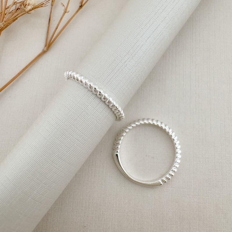 03.2454.0.S - (18) Anel de aro em efeito torcido liso clássico