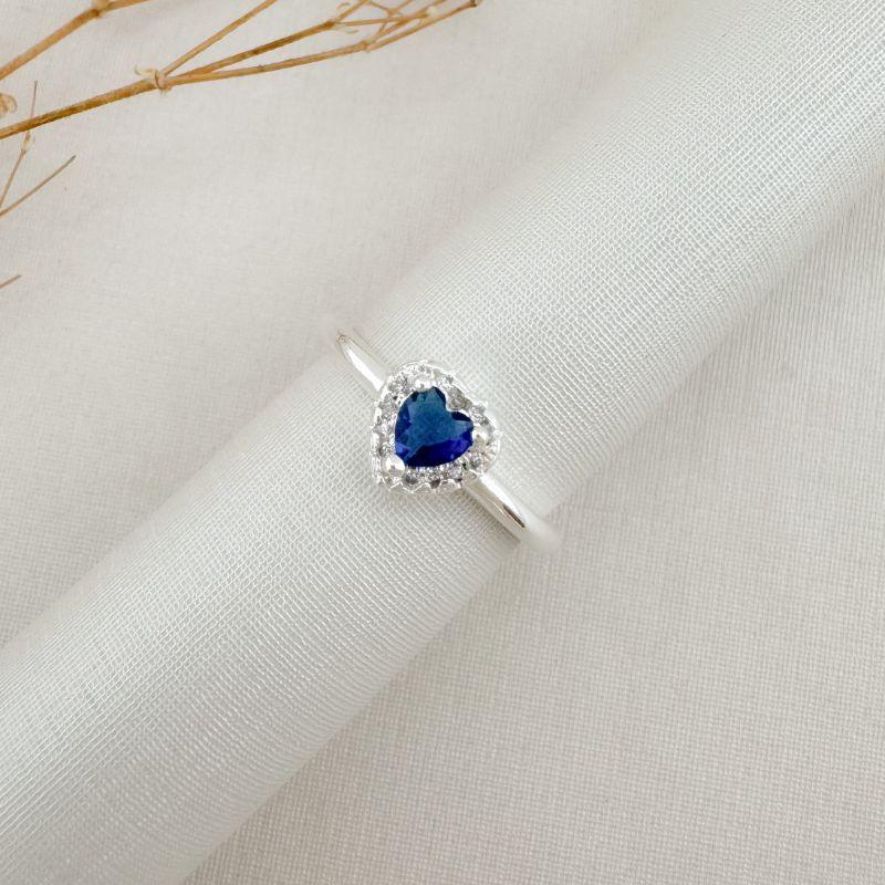 03.2455.4.S - (19) Anel se solitário em coração de 7mm com uma linha de cravação em volta