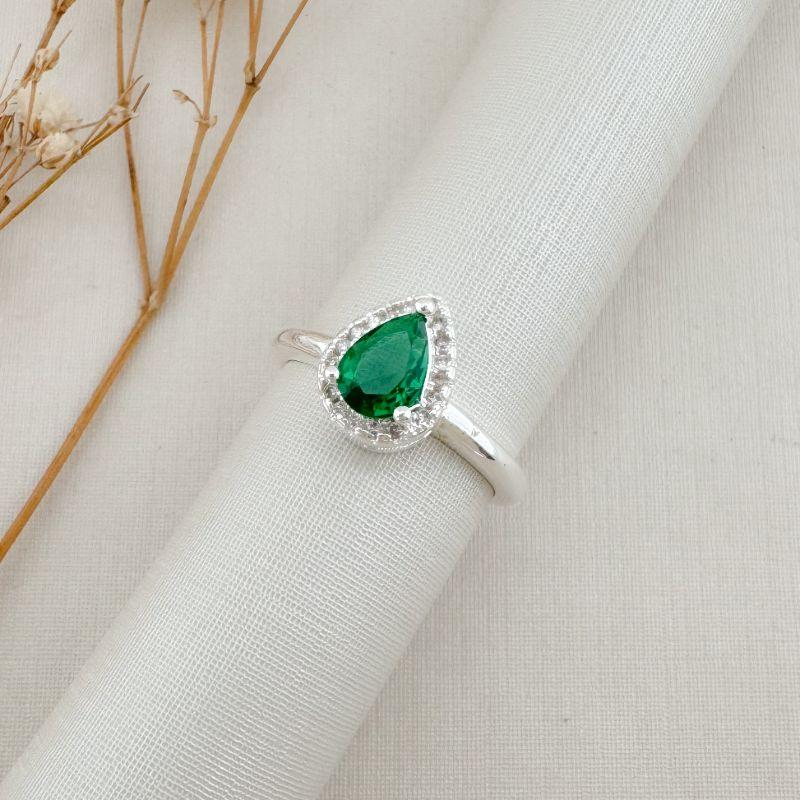 03.2457.5.S - (16) Anel solitário de gota em 11mm com uma linha de cravação em volta