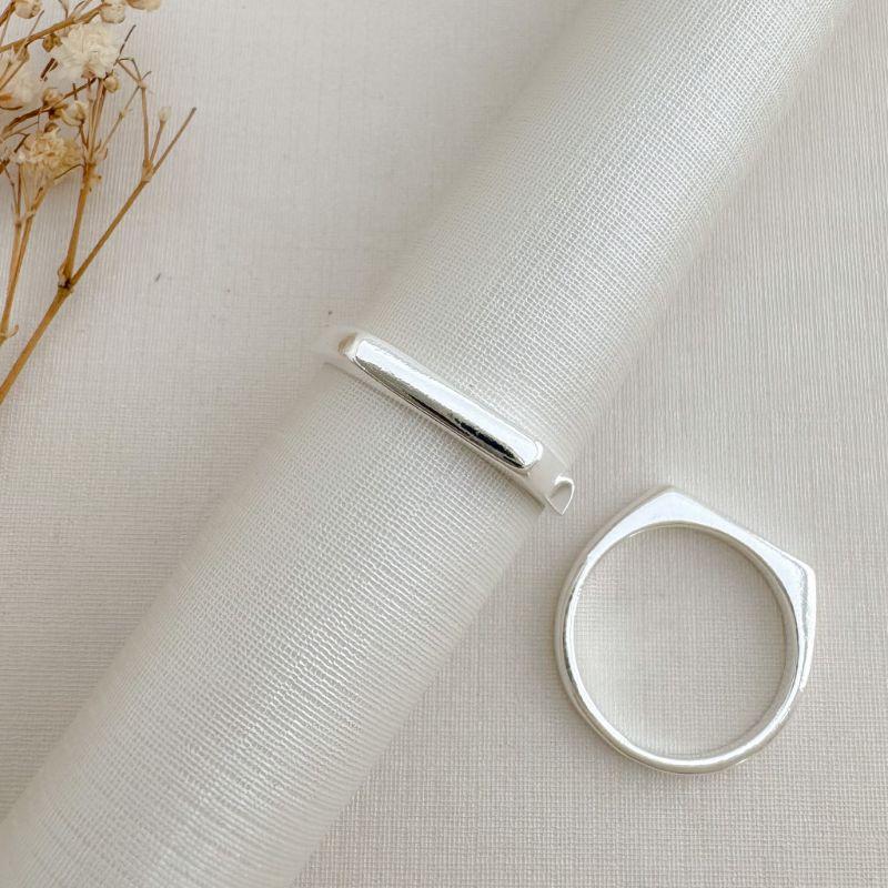 03.2461.0.S - (16) Anel de aro liso com parte superior reta lisa