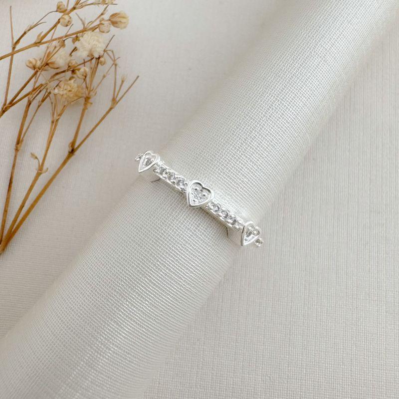 03.2462.1.S - (22) Anel de três mini corações com borda em aro cravejado