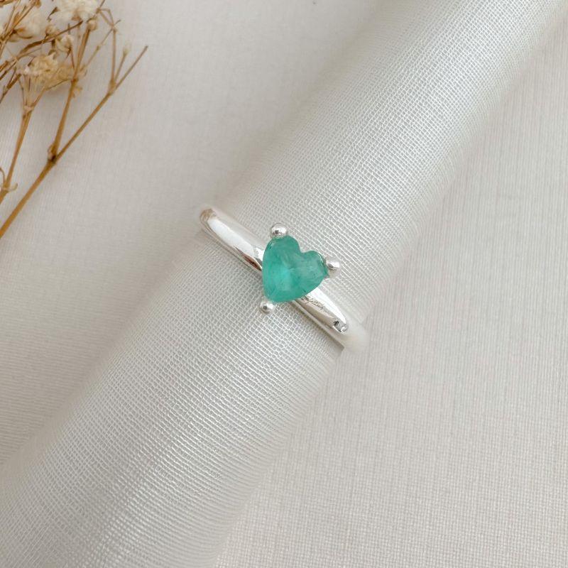 03.2464.31.S - (17) Anel solitário alto de pedra coração em aro liso