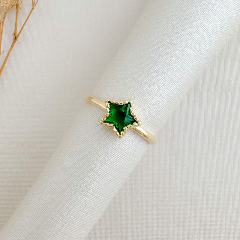 03.2476.5.O - (19) Anel de aro fino liso com estrela em cravação barras lisas