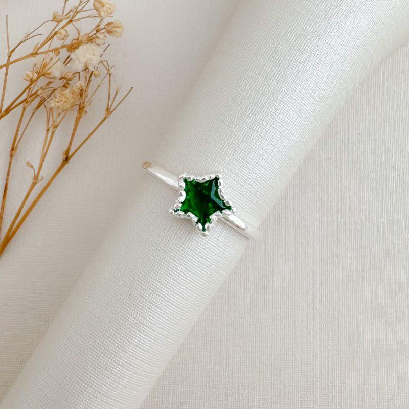 03.2476.5.S - (21) Anel de aro fino liso com estrela em cravação barras lisas