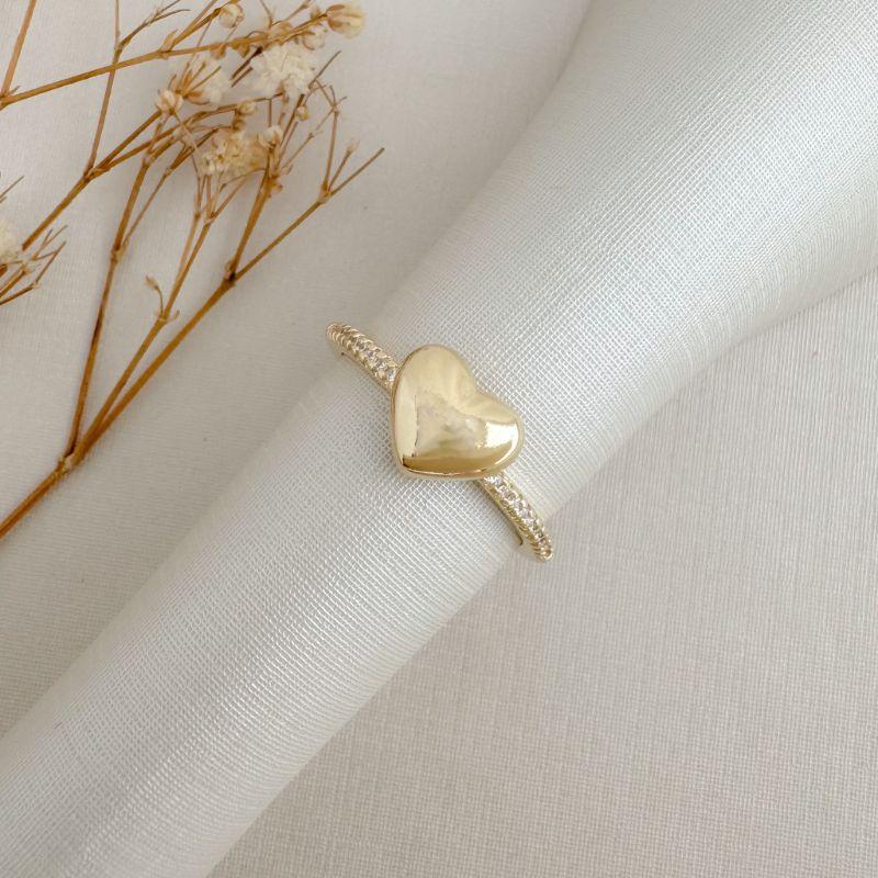 03.2484.1.O - (19) Anel de coração liso com borda arredondada em aro cravejado