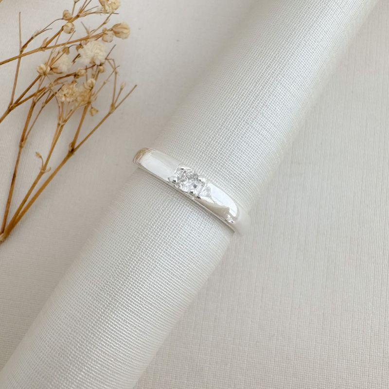 03.2496.1.S - (14) Anel de aro largo liso com um ponto de luz central