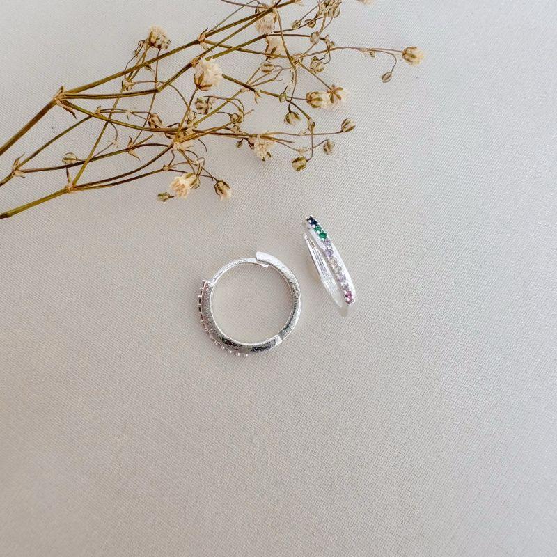 05.3042.C.S - (Tam. G) Argola circular com cravação frontal em uma coluna irregular