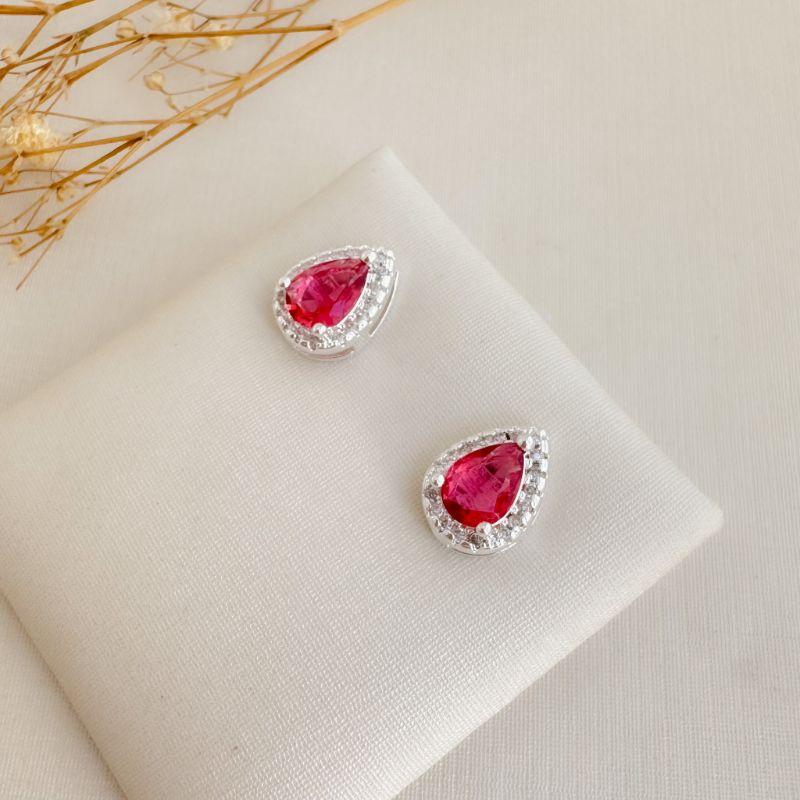 07.2725.6.S - Brinco de formato gota em 11mm com uma linha de cravação em aura