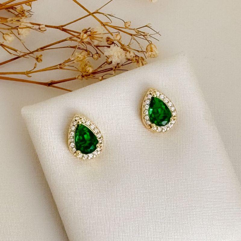 07.2725.5.O - Brinco de formato gota em 11mm com uma linha de cravação em aura