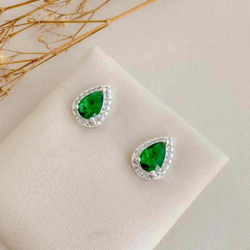 07.2725.5.S - Brinco de formato gota em 11mm com uma linha de cravação em aura