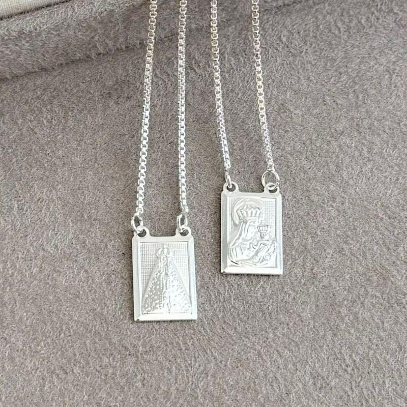 09.2063.0.S - (60) Escapulário de N. S. Aparecida. N. S. do Carmo, S. C. de Jesus Cristo e versículo pela graça sois salvos