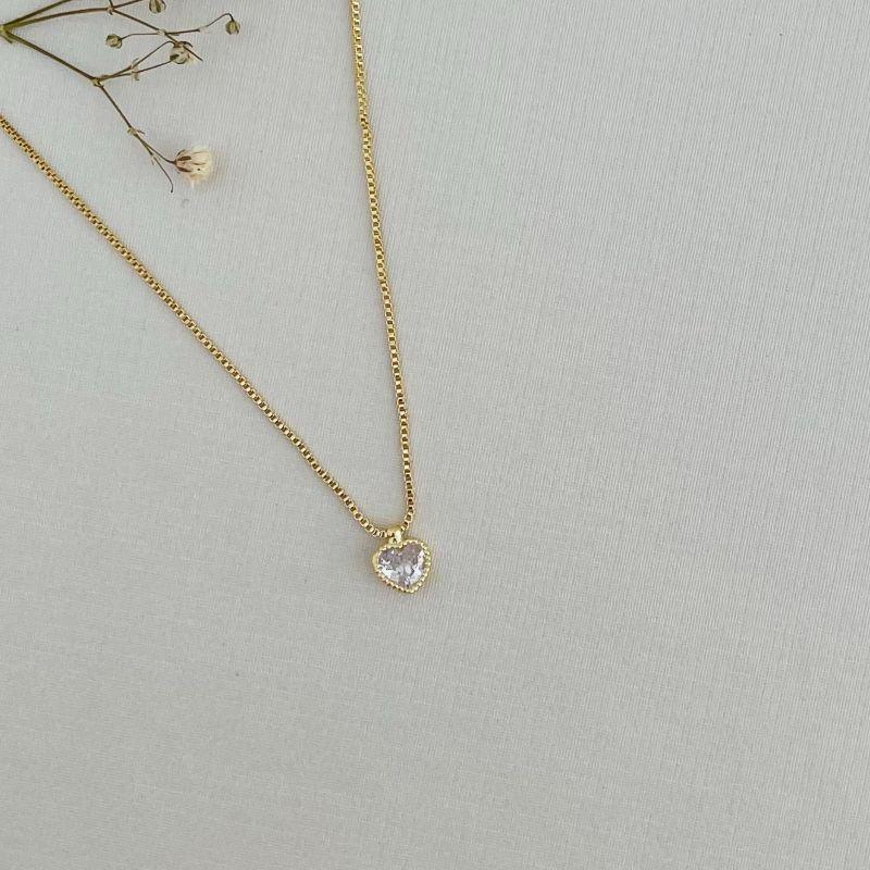 09.2123.1.O - (40) Colar de veneziana com pingente coração em cravação inglesa, extensor 10cm