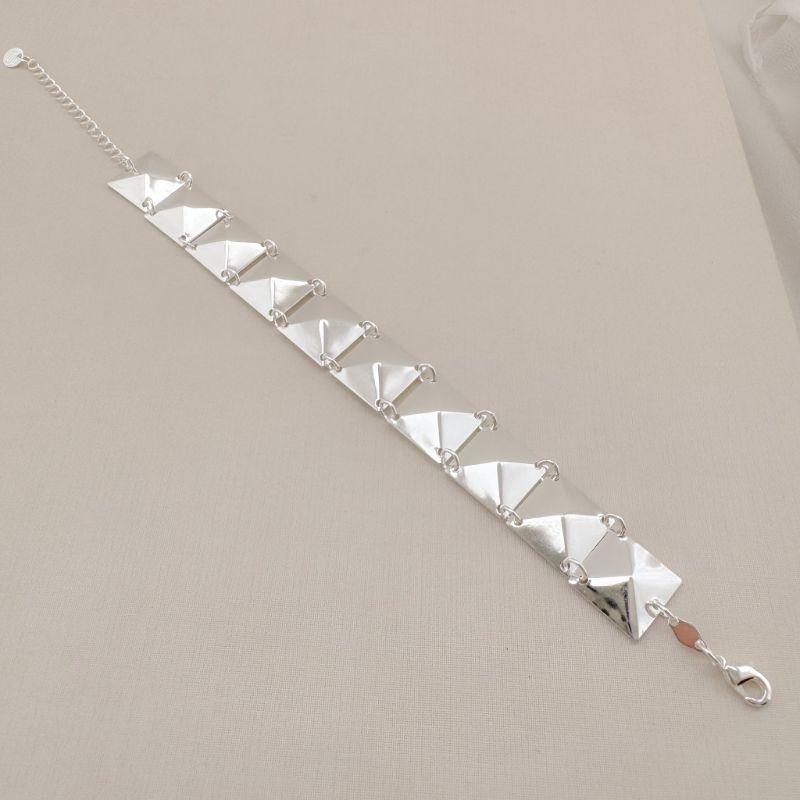 12.2112.0.S - Pulseira de doze quadrados em chapa lisa com efeito pirâmide