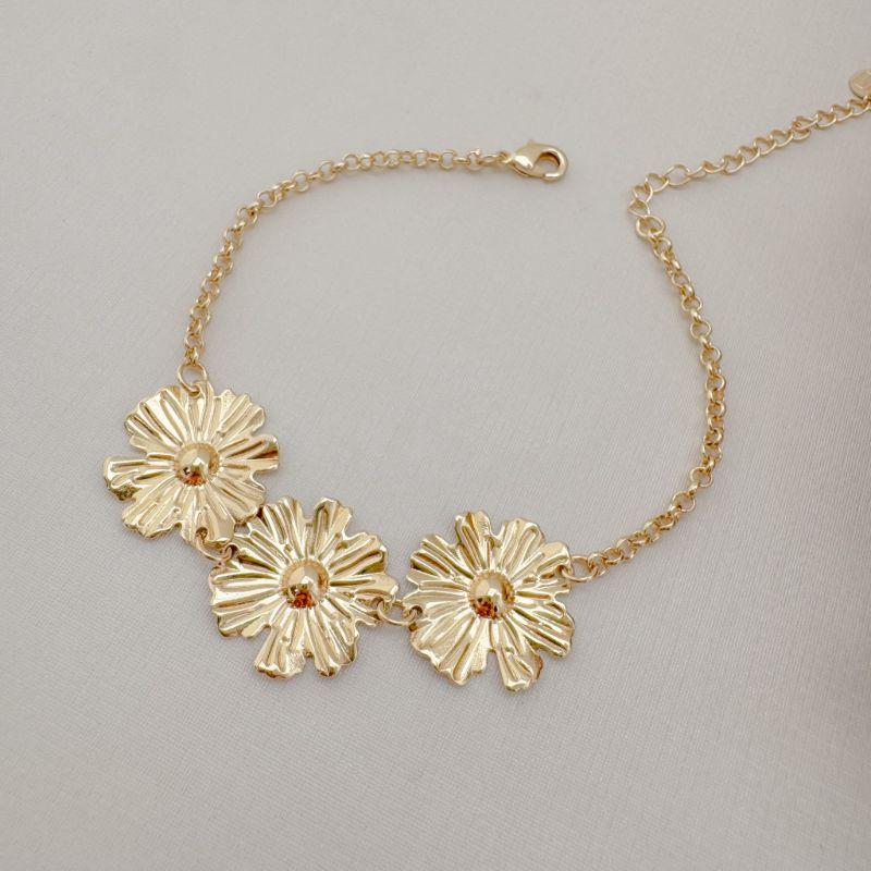 12.2117.0.O - Pulseira de elos portugueses com três flores em chapa lisas