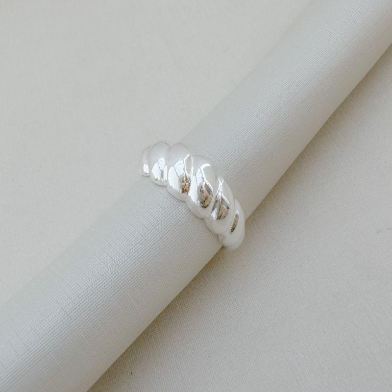 03.2504.0.S - (18) Anel de aro em efeito croissant liso clássico