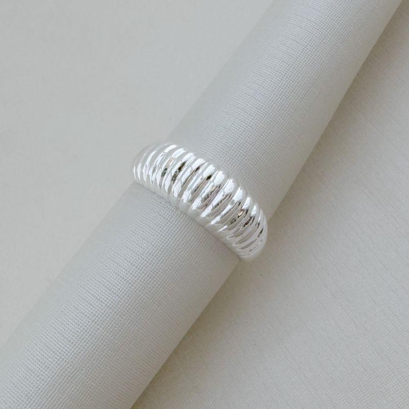 03.2505.0.S - (19) Anel de aro alto em efeito matelassê de barras