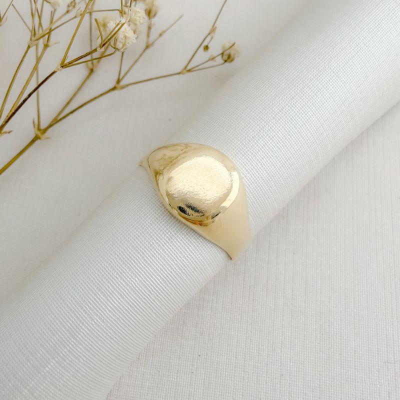 03.2518.0.O - (18) Anel de aro liso com parte central quadrado com borda circular liso