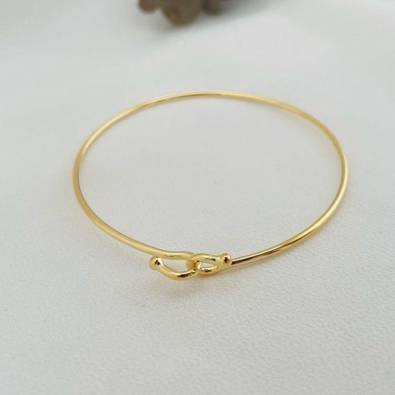 04.0192.0.O - Bracelete de tubo liso circular com fecho de ganchos