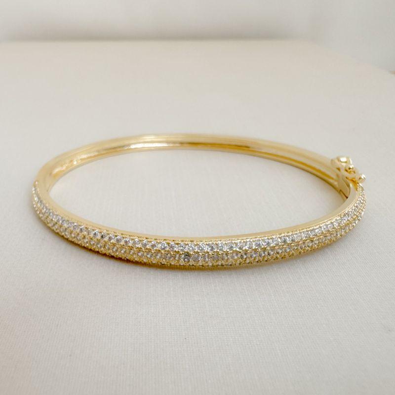 04.0214.1.O - Bracelete de três colunas de cravação clássica com fecho trava