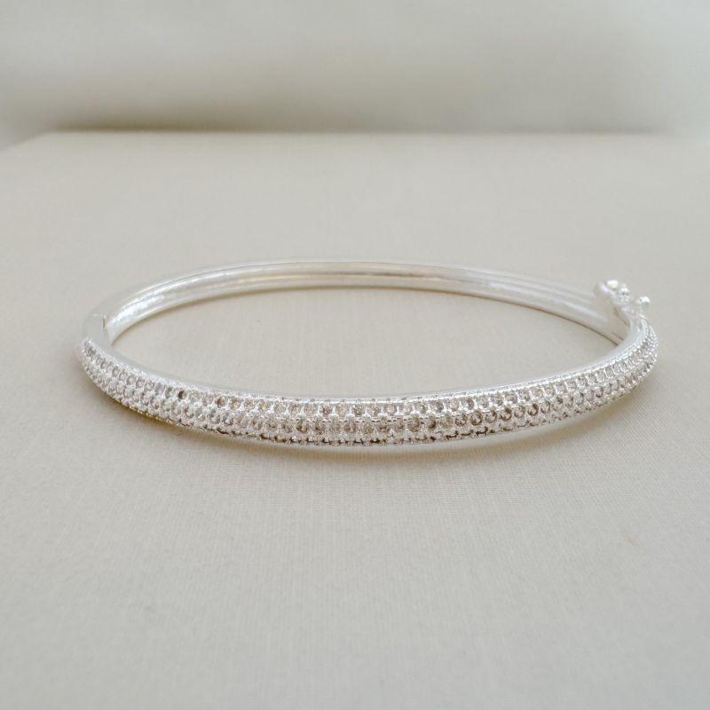 04.0214.1.S - Bracelete de três colunas de cravação clássica com fecho trava