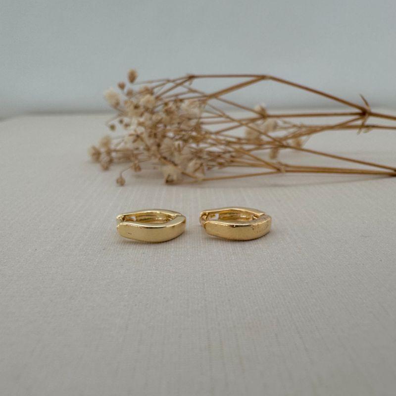 05.2997.0.O - (Tam. P) Argola em formato lira com borda quadrada lisa