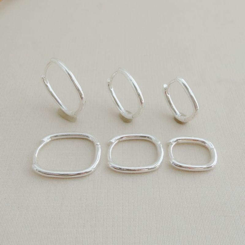 05.3057.0.S - Trio de argolas de tubo liso em formato retangular