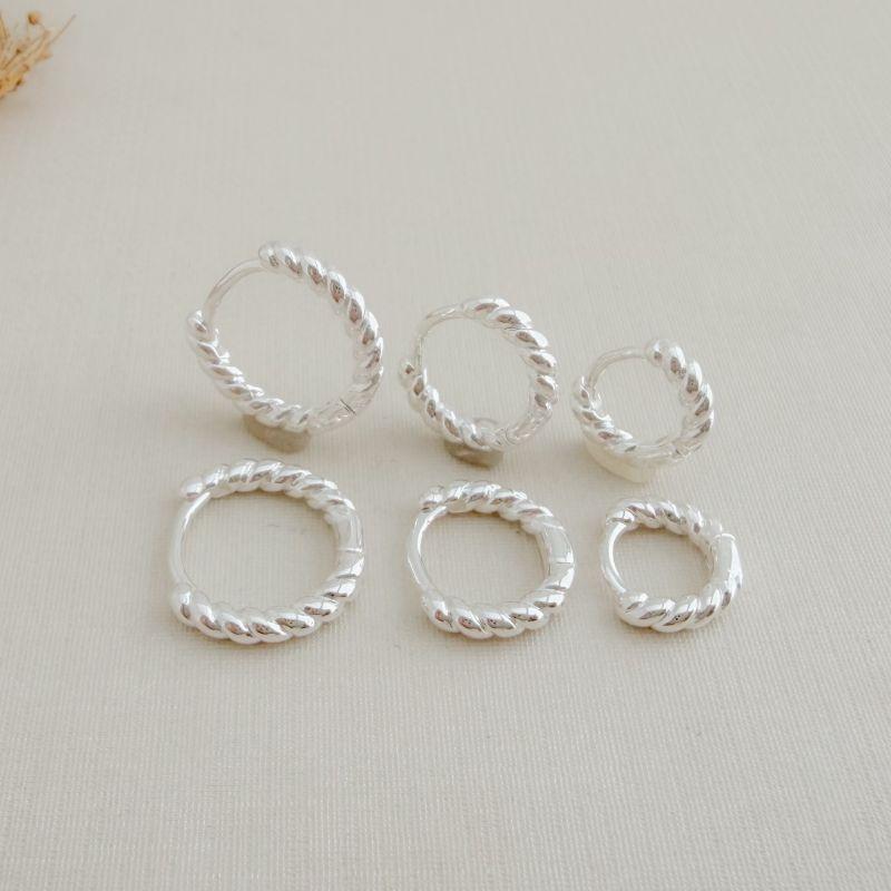 05.3059.0.S - Trio de argola em tubo de efeito torcida em formato circular