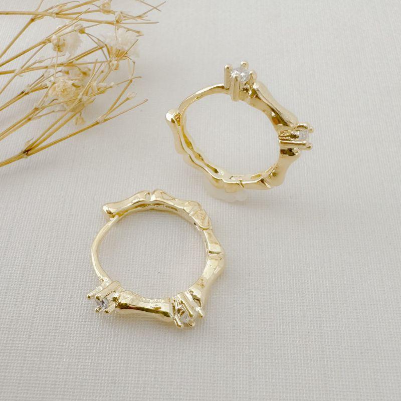 05.3063.1.O - Argola circular circular com efeito bambu liso com pontos de luz entre os gomos