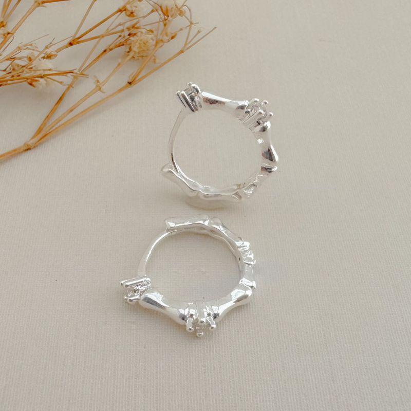 05.3063.1.S - Argola circular circular com efeito bambu liso com pontos de luz entre os gomos