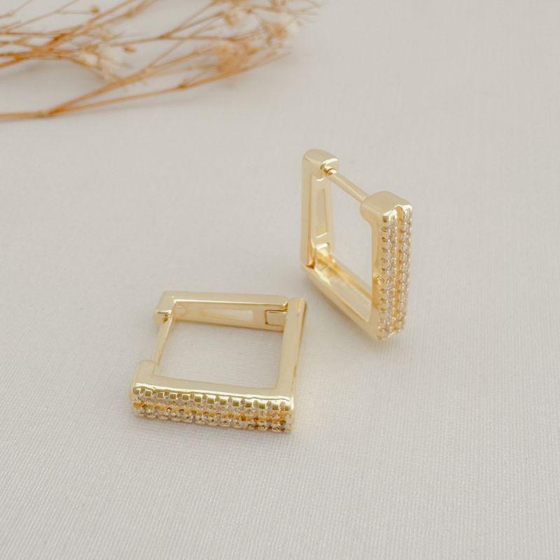 05.3070.1.O - Argola quadrada de duas colunas frontais cravejadas separadas