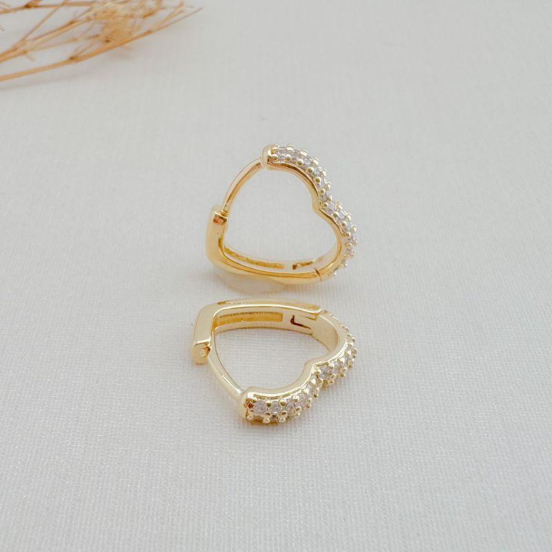 05.3076.1.O - (Tam.P) Argola de formato coração de duas colunas cravejadas frontal