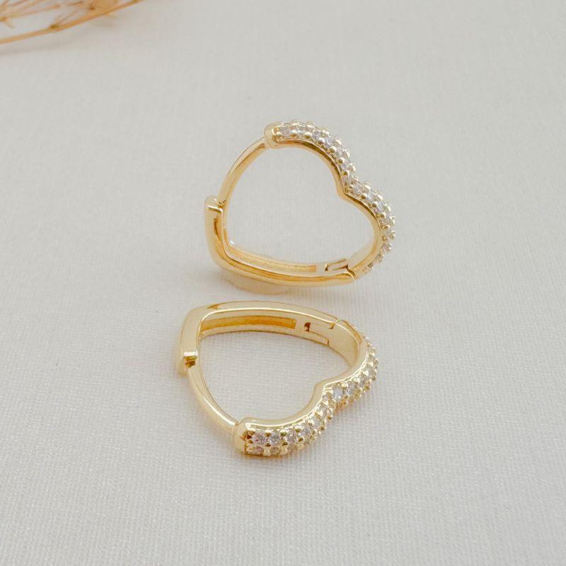 05.3077.1.O - (Tam.G) Argola de formato coração de duas colunas cravejadas frontal