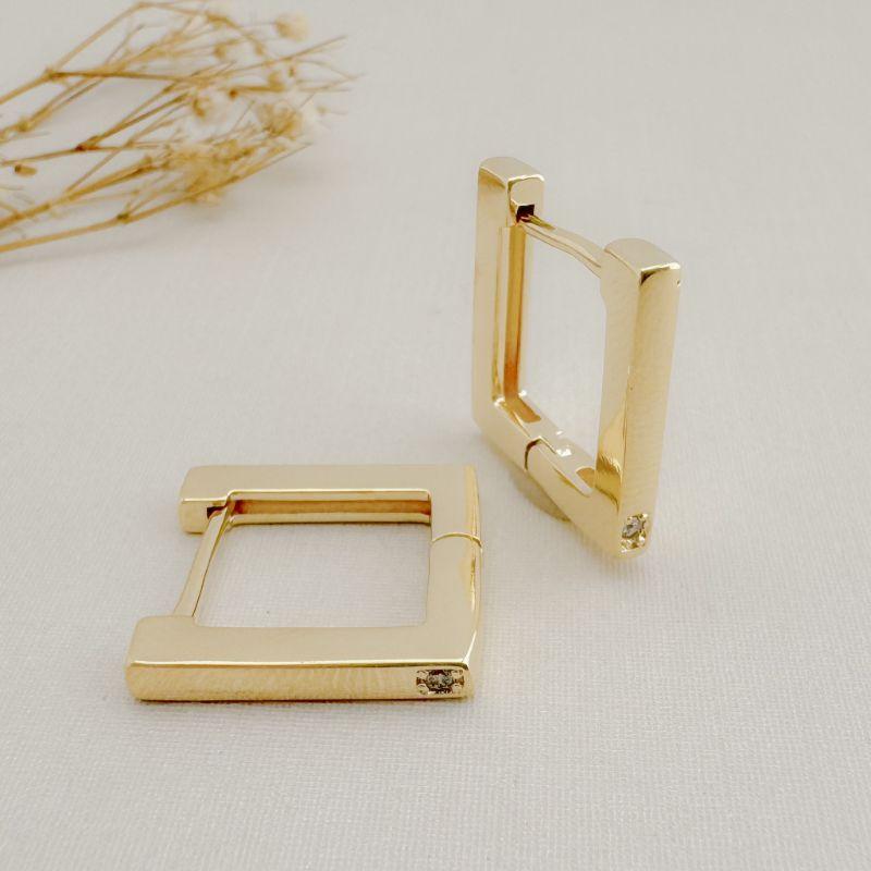 05.3079.1.O - Argola quadrada reta com micro em extremidade inferior