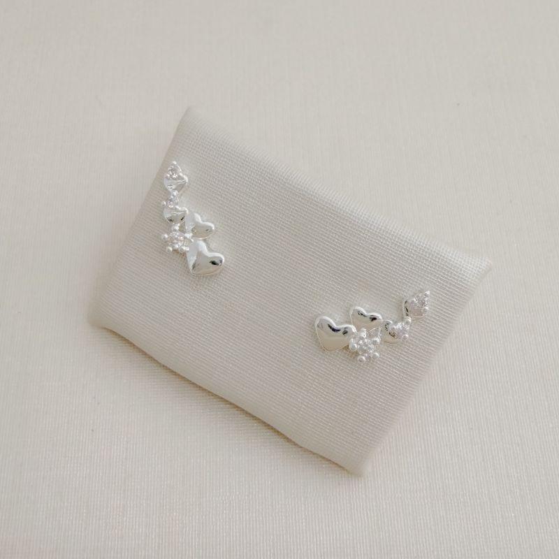 07.2470.1.S - Brinco mini ear-jacket de corações lisos com micro zircônias