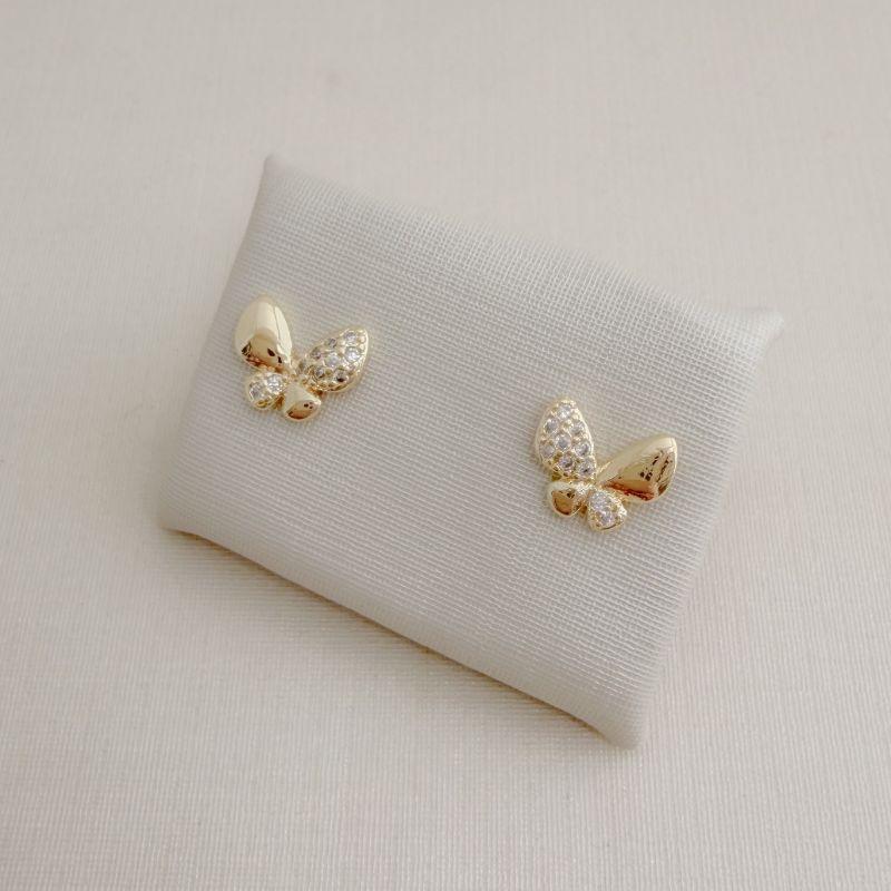 07.2730.1.O - Brinco de borboleta arredondada com uma parte da asa cravejado em cada lado