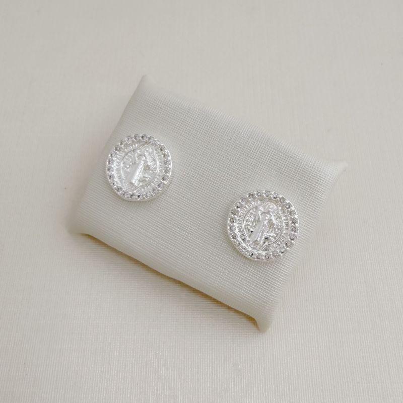 07.2735.1.S - Brinco de moeda de São Bento com borda de uma linha aura cravejaa