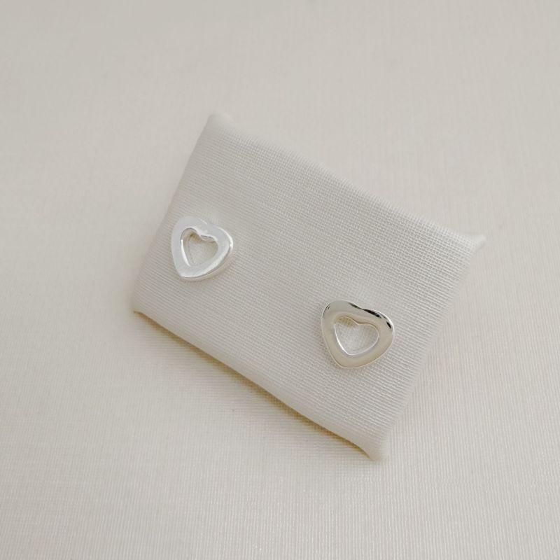 07.2739.0.S - Brinco de silhueta de coração liso simples