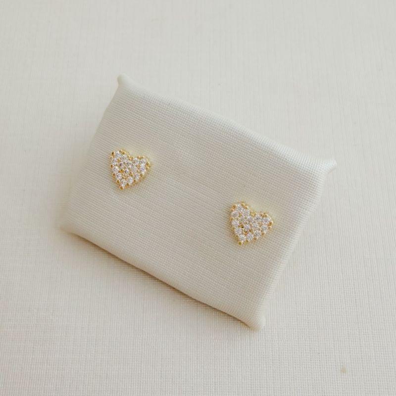 07.2746.1.O - (Tam.P) Brinco formato coração em cravação chuveiro sem borda