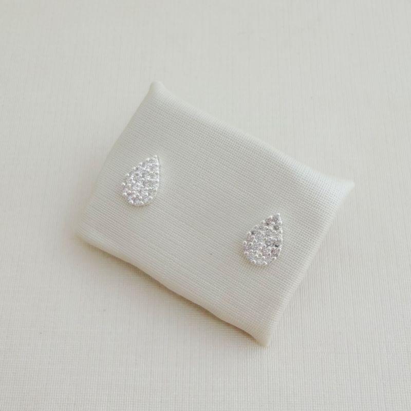 07.2749.1.S - (Tam.P) Brinco formato gota em cravação chuveiro sem borda