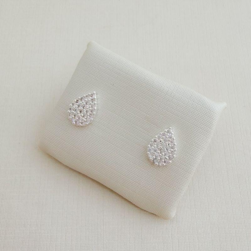 07.2750.1.S - (Tam.M) Brinco formato gota em cravação chuveiro sem borda