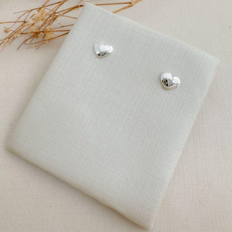 07.2752.0.S - (Tam.P) Brinco de coração abaloado liso simples