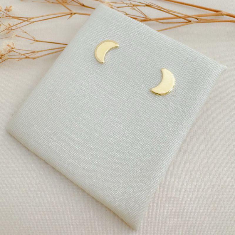 07.2756.0.O - Brinco de formato meia lua em chapa lisa simples