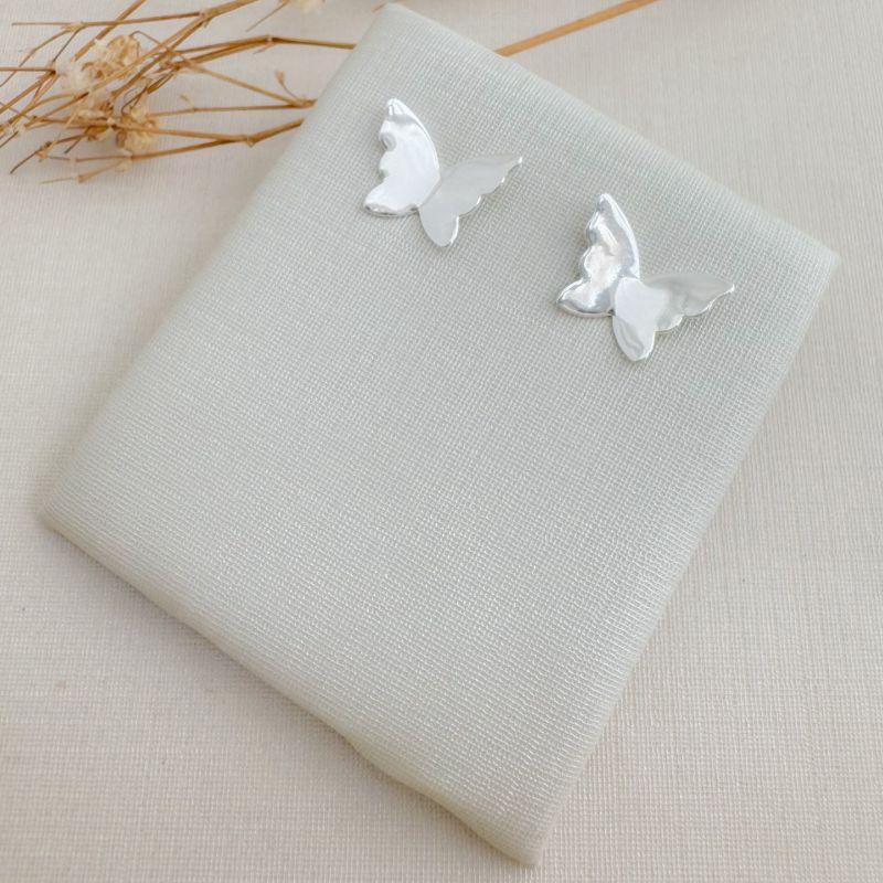 07.2759.0.S - (Tam.G) Brinco em formato borboleta monarca em chapa lisa simples